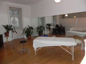 Liege im Behandlungsraum Liege im Behandlungsraum